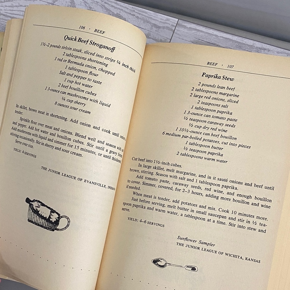 The Midwestern Junior League Cookbook Vintage Heartland Recipes Hardcover - Picture 9 of 9